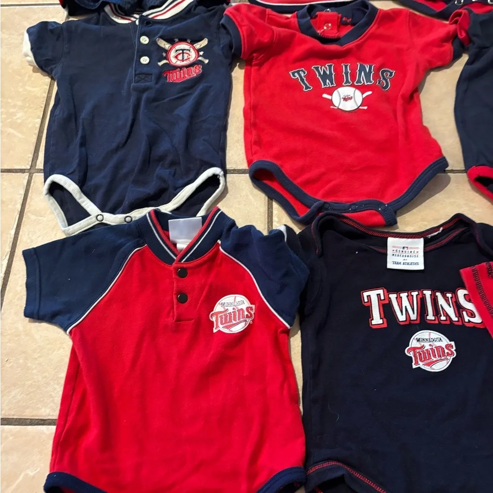 Minnesota Twins Baby Outfit bundle‎ -10 pieces